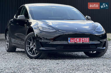 Седан Tesla Model 3 2022 в 
