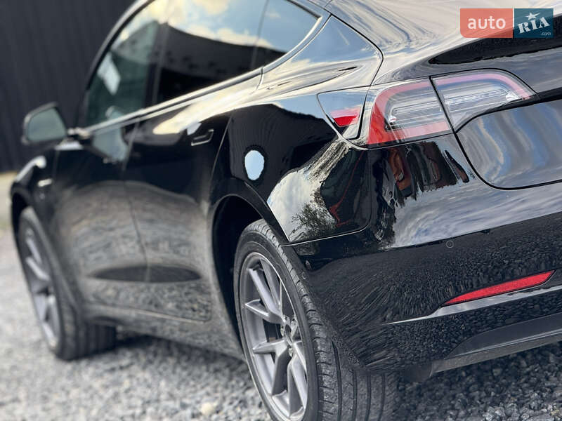Седан Tesla Model 3 2022 в Дрогобичі