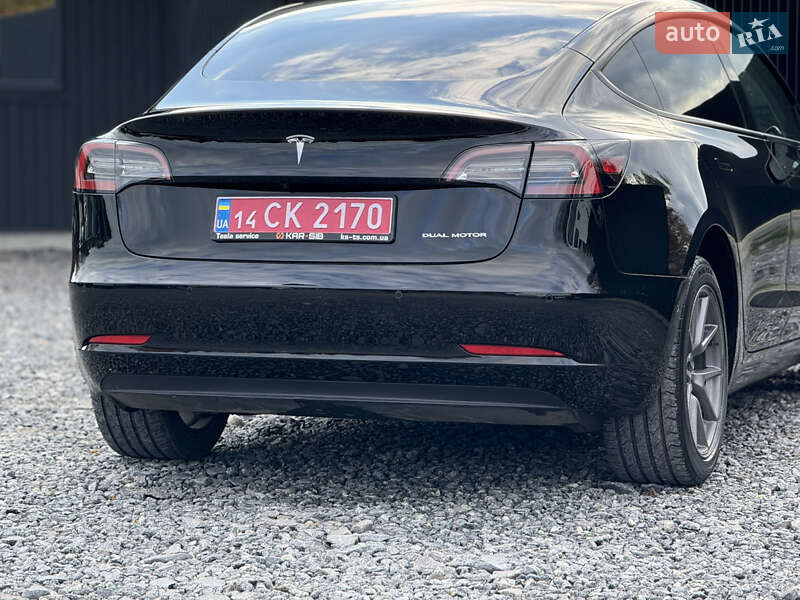 Седан Tesla Model 3 2022 в Дрогобичі
