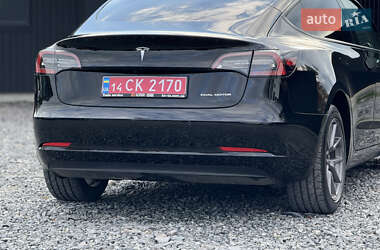 Седан Tesla Model 3 2022 в 