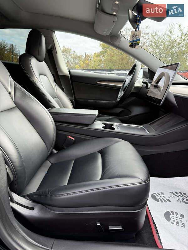 Седан Tesla Model 3 2022 в Дрогобичі
