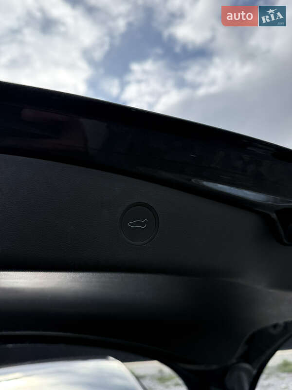 Седан Tesla Model 3 2022 в Дрогобичі