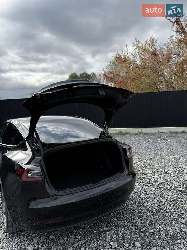 Седан Tesla Model 3 2022 в Дрогобичі