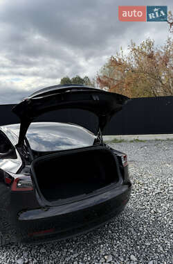 Седан Tesla Model 3 2022 в 