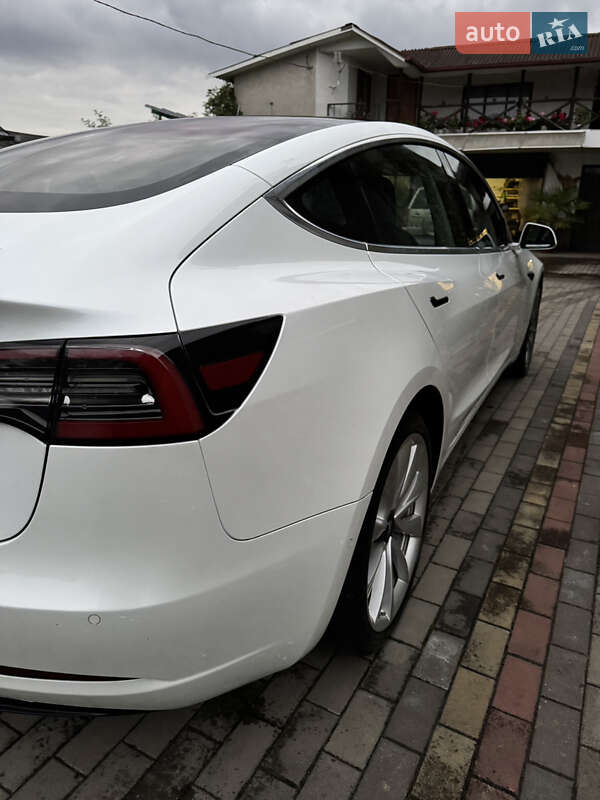 Седан Tesla Model 3 2018 в Рівному