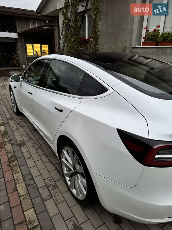 Седан Tesla Model 3 2018 в Рівному