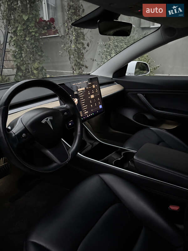 Седан Tesla Model 3 2018 в Рівному