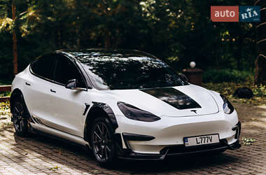 Седан Tesla Model 3 2019 в Львове