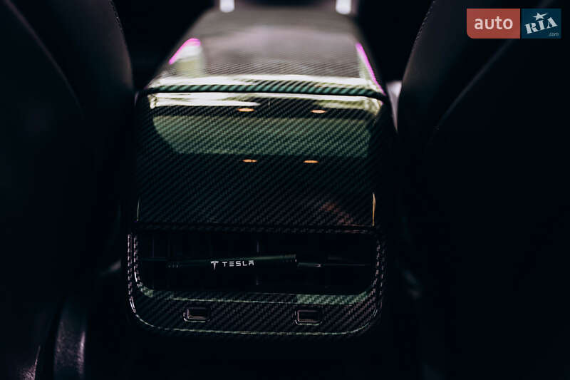 Седан Tesla Model 3 2019 в Львові