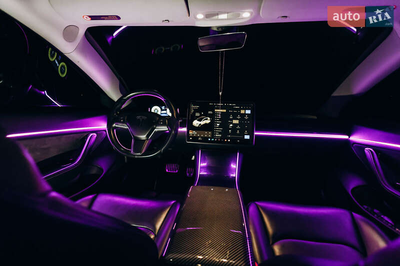 Седан Tesla Model 3 2019 в Львові