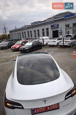 Седан Tesla Model 3 2019 в 