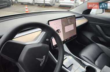 Седан Tesla Model 3 2019 в 