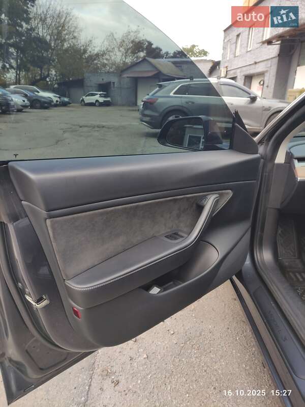 Седан Tesla Model 3 2021 в Києві