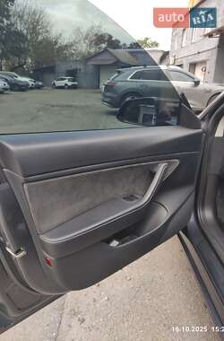 Седан Tesla Model 3 2021 в 
