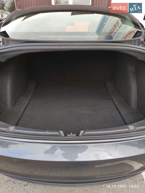 Седан Tesla Model 3 2021 в Києві