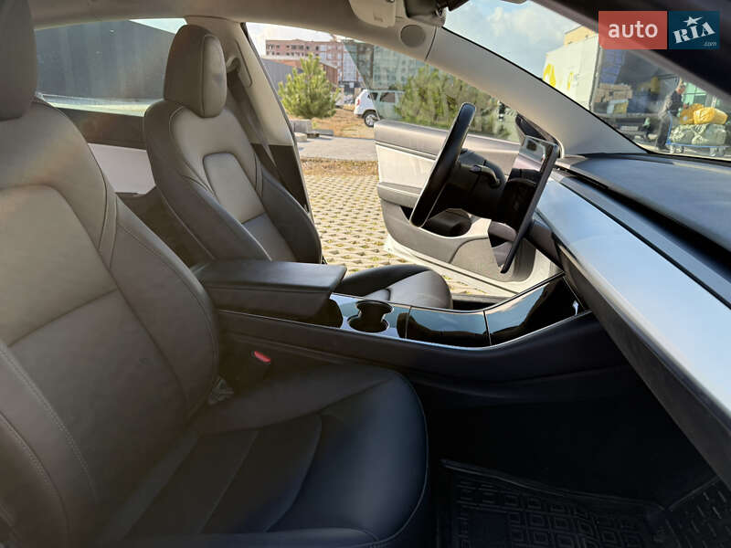 Седан Tesla Model 3 2019 в Хмельницком