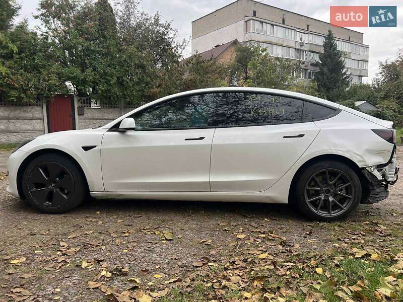 Седан Tesla Model 3 2022 в Києві