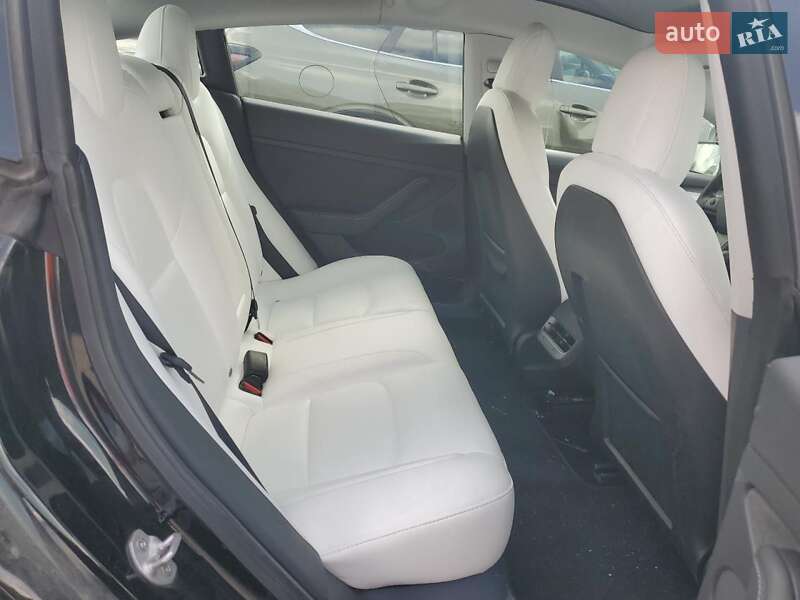 Седан Tesla Model 3 2021 в Самборе