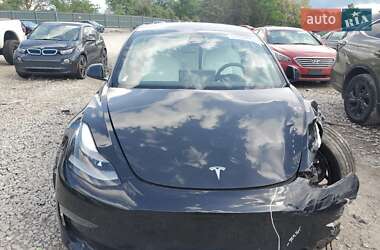 Седан Tesla Model 3 2021 в 
