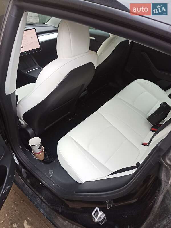 Седан Tesla Model 3 2021 в Самборе