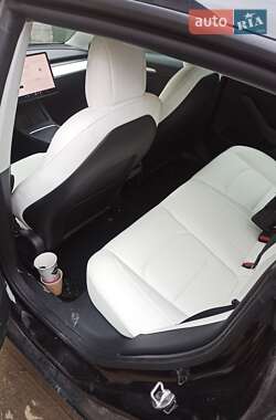 Седан Tesla Model 3 2021 в 