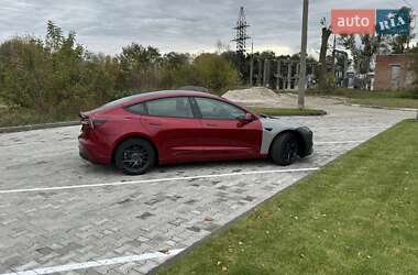 Седан Tesla Model 3 2024 в 