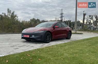 Седан Tesla Model 3 2024 в 