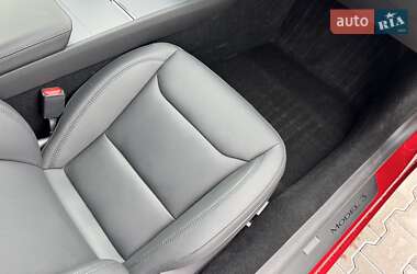 Седан Tesla Model 3 2024 в 