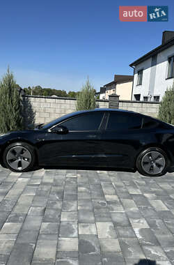 Седан Tesla Model 3 2022 в 