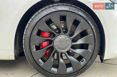 Седан Tesla Model 3 2021 в Луцке