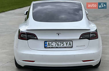 Седан Tesla Model 3 2021 в 