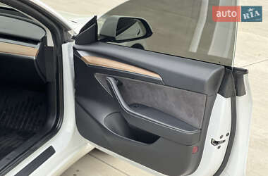 Седан Tesla Model 3 2021 в 