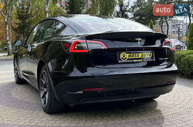 Седан Tesla Model 3 2022 в 