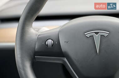 Седан Tesla Model 3 2022 в 