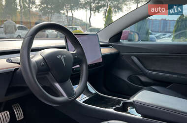 Седан Tesla Model 3 2019 в 