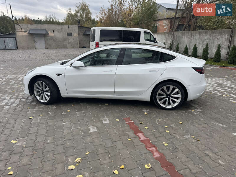 Седан Tesla Model 3 2019 в Костополе