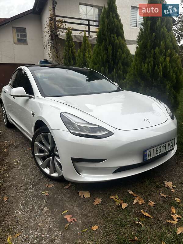 Седан Tesla Model 3 2019 в Броварах