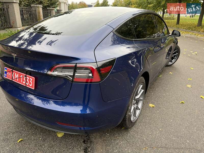 Седан Tesla Model 3 2022 в Умани