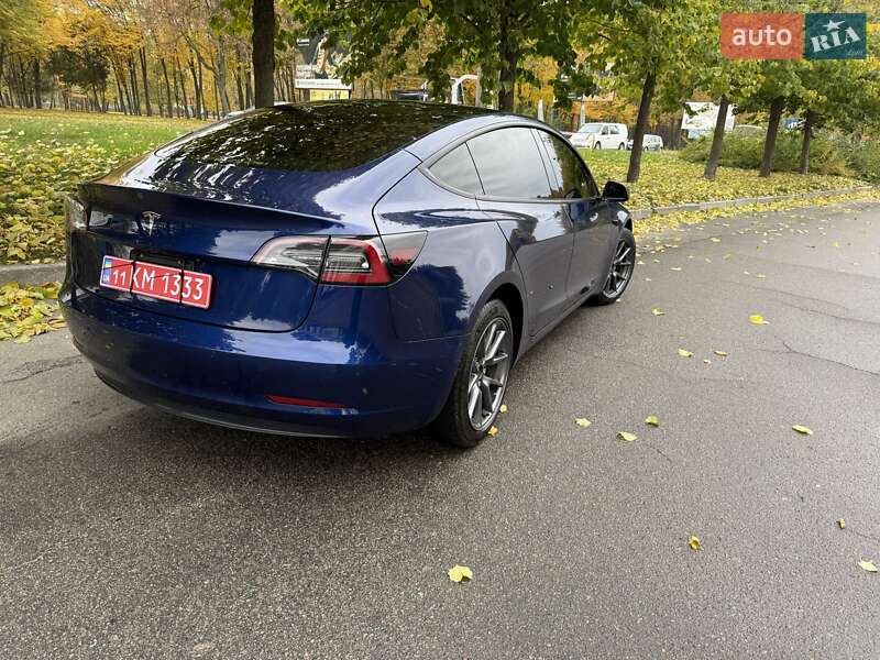 Седан Tesla Model 3 2022 в Умани