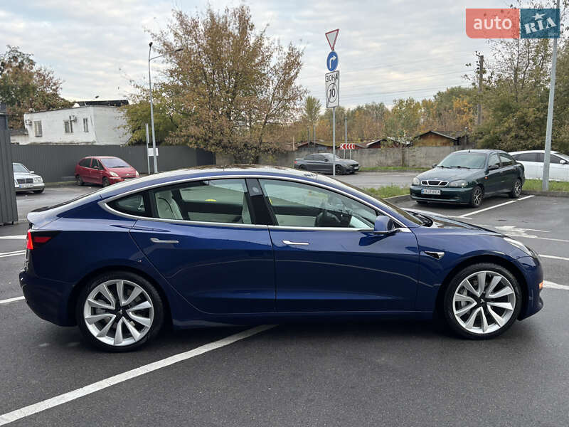 Седан Tesla Model 3 2020 в Киеве