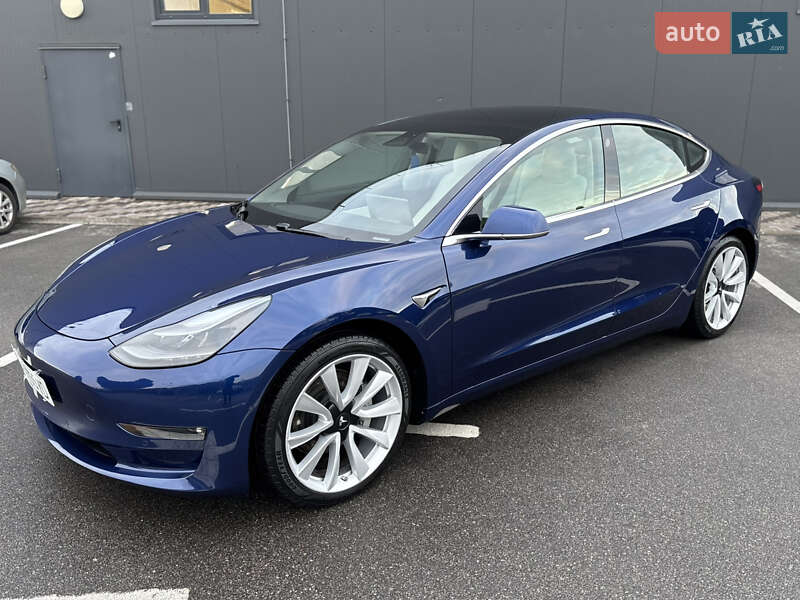 Седан Tesla Model 3 2020 в Киеве