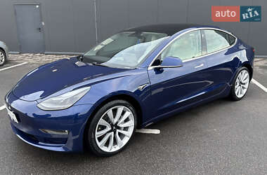 Седан Tesla Model 3 2020 в 