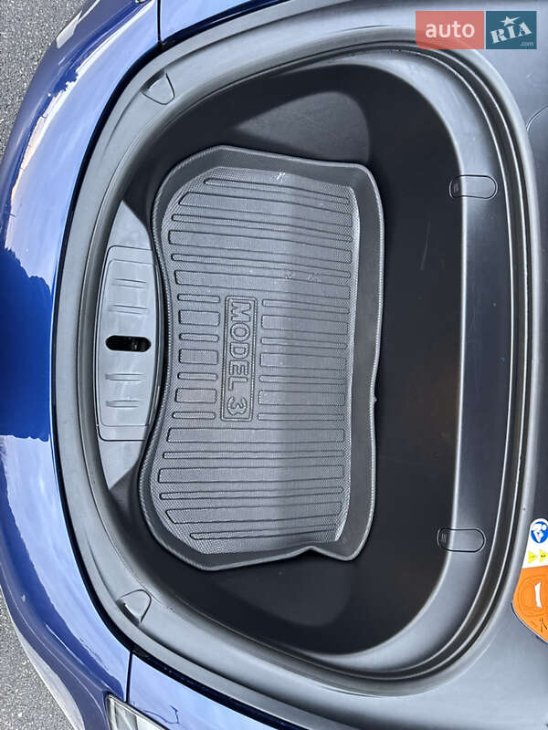 Седан Tesla Model 3 2020 в Киеве