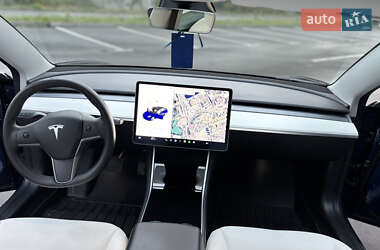 Седан Tesla Model 3 2020 в 