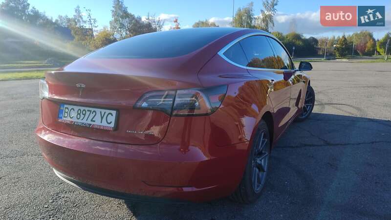 Седан Tesla Model 3 2018 в Львове