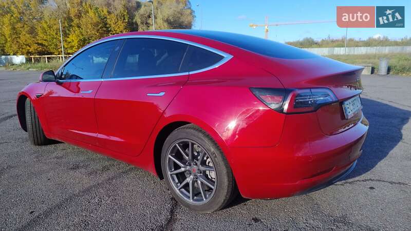 Седан Tesla Model 3 2018 в Львове