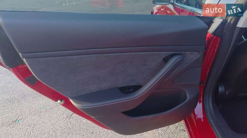 Седан Tesla Model 3 2018 в Львове