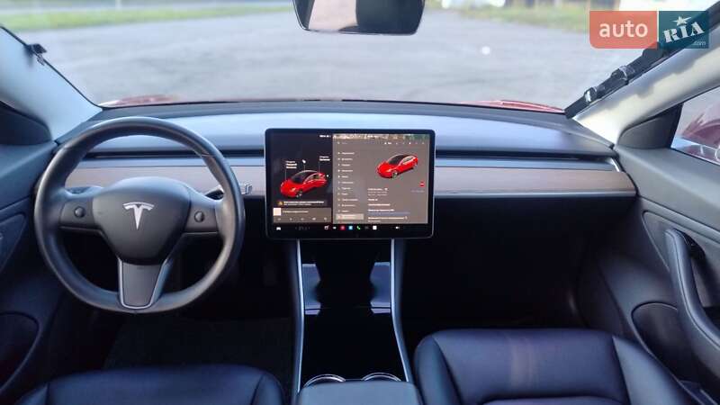 Седан Tesla Model 3 2018 в Львове