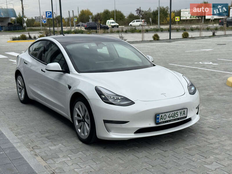 Седан Tesla Model 3 2021 в Ужгороде