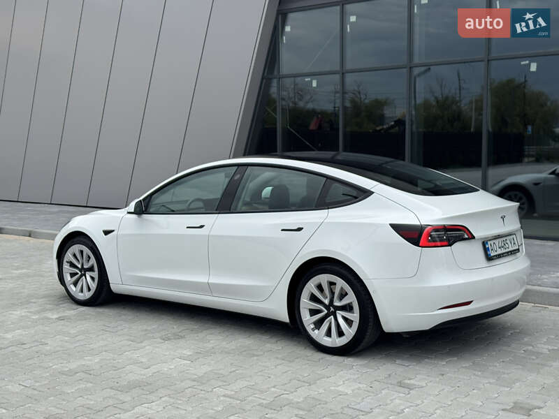Седан Tesla Model 3 2021 в Ужгороде